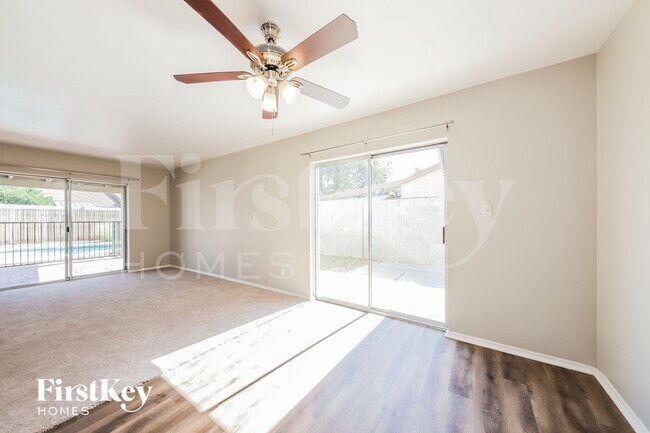 Building Photo - 5240 W Hatcher Rd