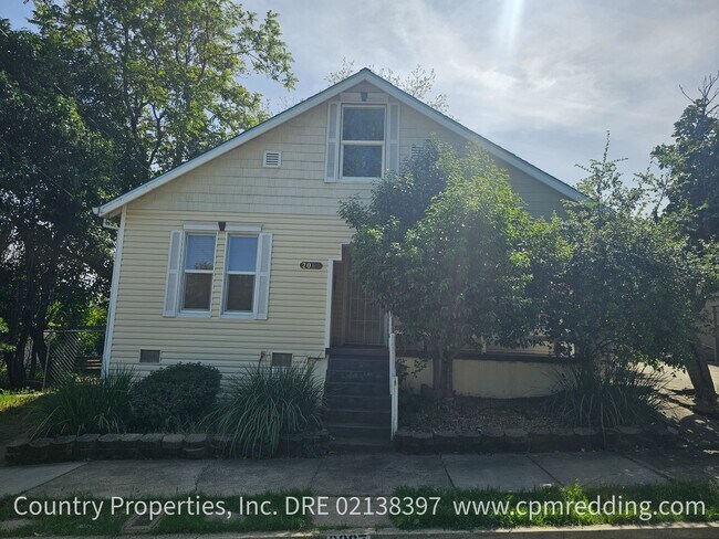 Foto del edificio - Available Now! Downtown 3-Bedroom with Old World Charm and Modern Amenities!