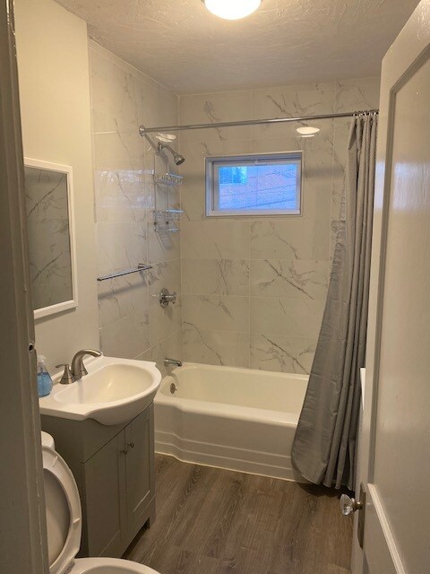 Bathroom - 69 Pond St