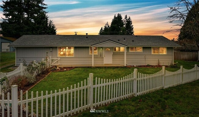 Photo - CLICK "REQUEST A TOUR" NOW! House