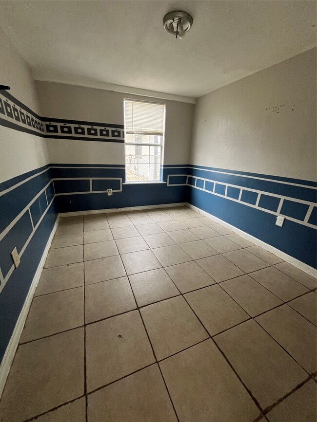 Building Photo - 7933 Brays St