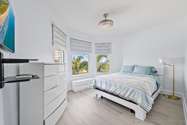 Building Photo - 2070 N Ocean Blvd