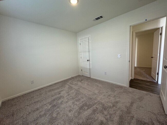 Foto del edificio - 4 Bedroom with Appliances New Build Home