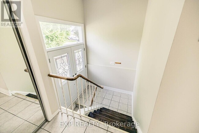 Building Photo - 131 Manitou Crescent