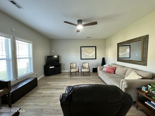 Building Photo - 805 Fort Sumter Way