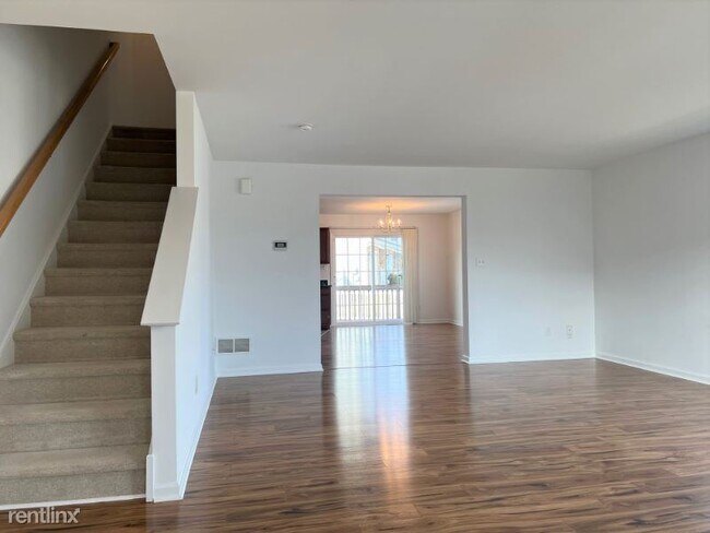 Building Photo - 3 br, 2.5 bath Townhome - 97 Salerno Dr