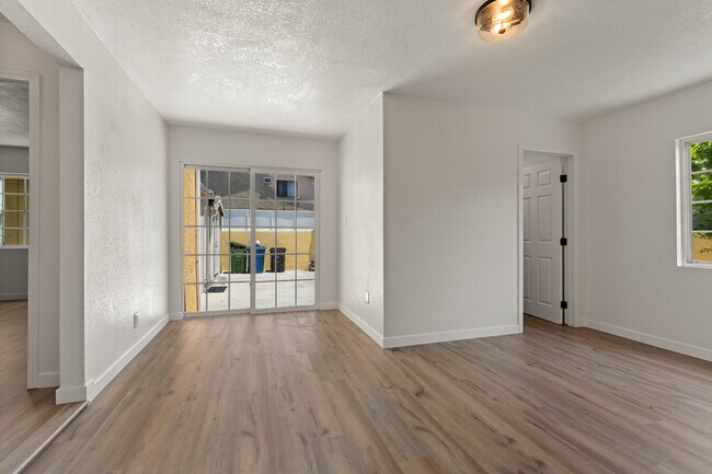 Building Photo - 2218 S Redondo Blvd