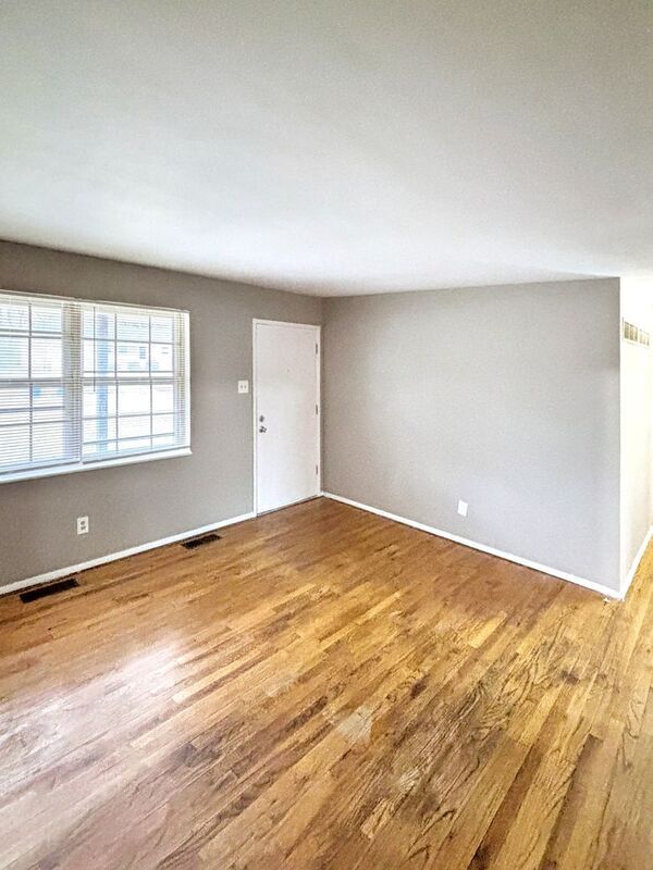 Building Photo - 1508 Farmview Ave