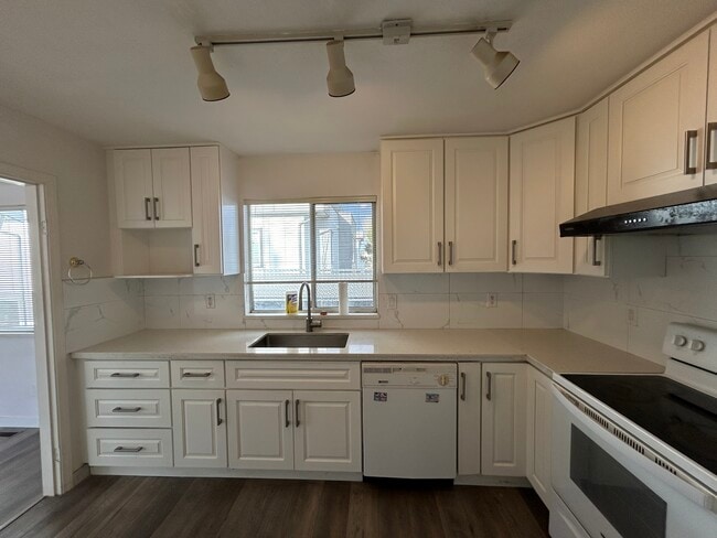 Building Photo - 7040 Williams Rd