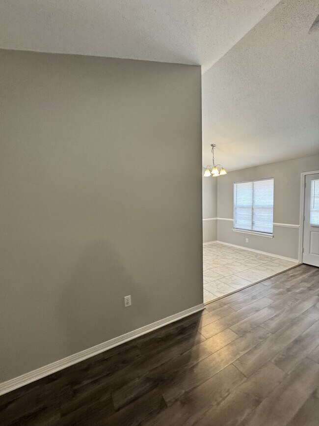 Building Photo - 129 Oak Terrace Dr