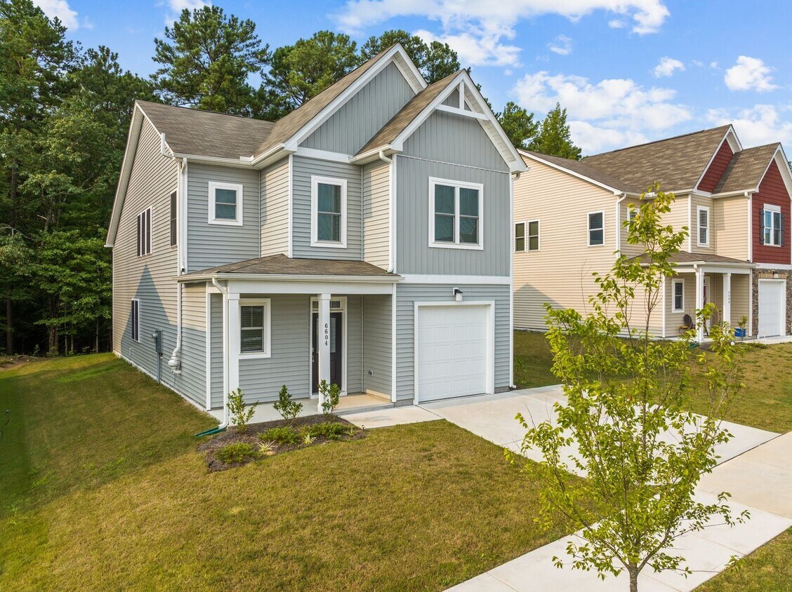 Foto principal - Gorgeous 3BD, 2.5BA Home In SE Raleigh, ne...