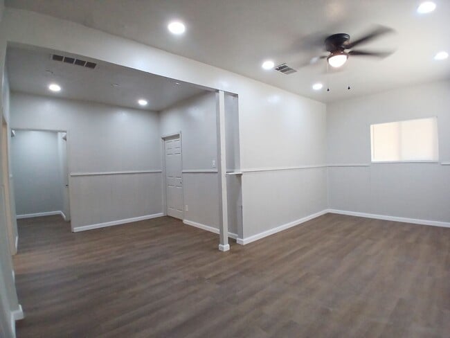Building Photo - 3-Bedroom, 2-Bath Home for Rent in Brawley