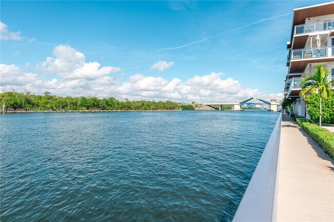 Foto del edificio - 6100 N Ocean Dr