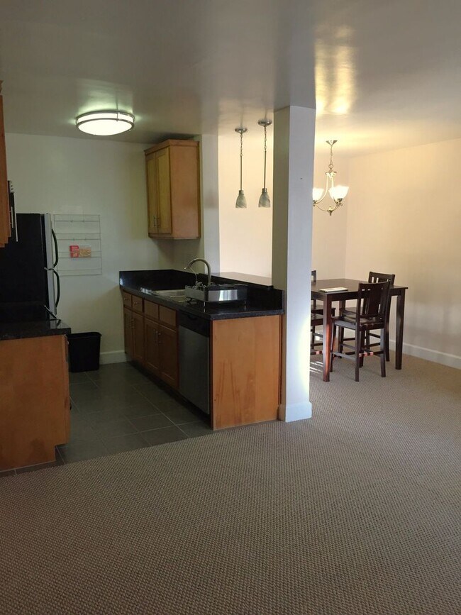 Building Photo - 1 Bed + 1 Bath Brentwood Now Leasing for 2026-2027 UCLA Housing