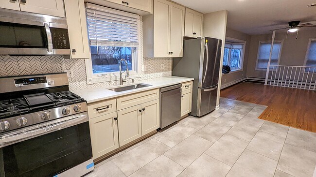 Foto del edificio - 5354 N Lydell Ave