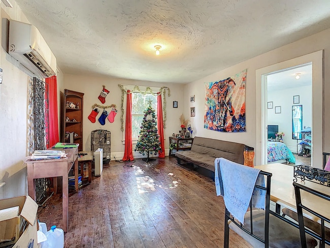 Building Photo - 208 Fairview Ave