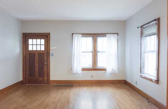 Foto del edificio - 139 Mayfield Ave NE