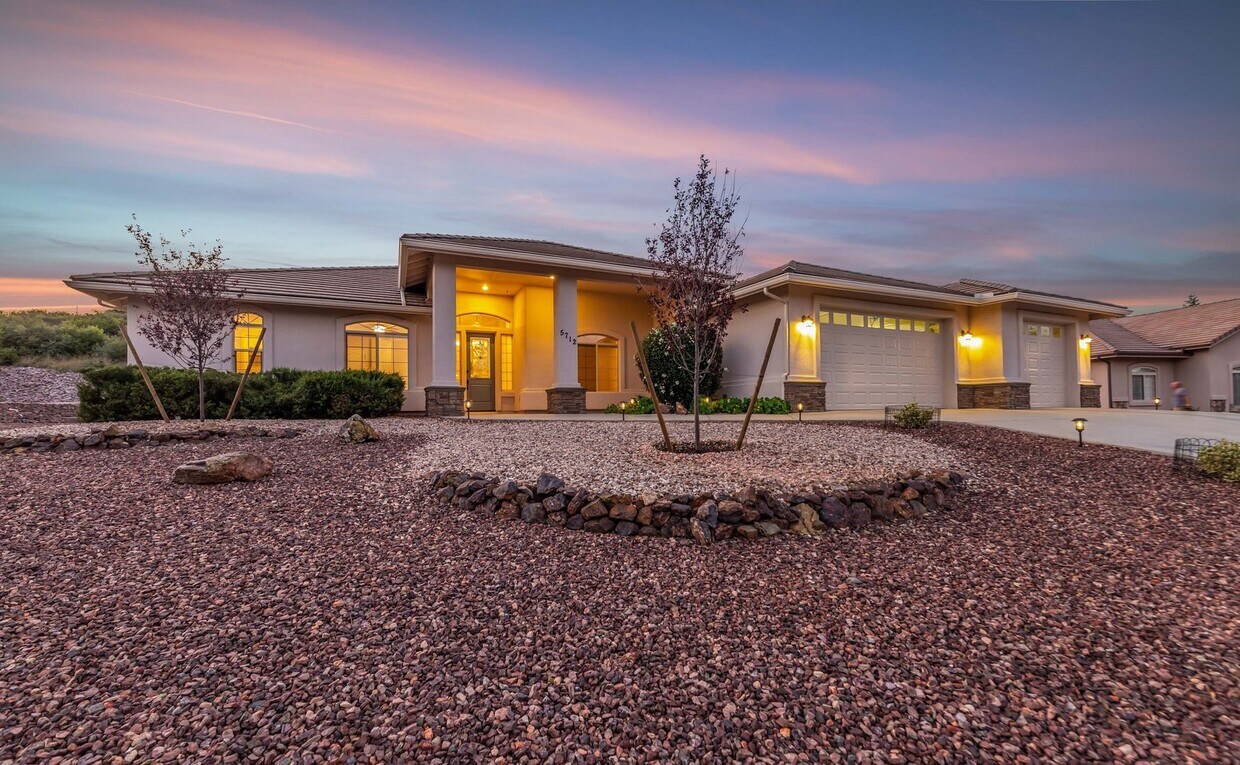 Foto principal - Pinion Oaks 4 Bedroom Home