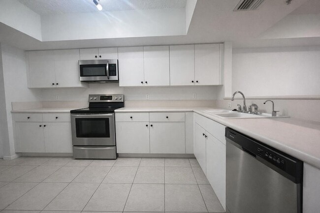 Foto del edificio - 10151 W Atlantic Blvd