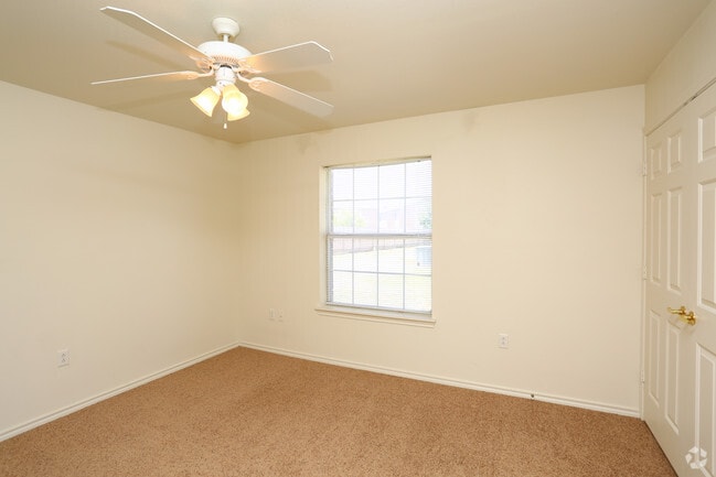 1BR,1BA - 829SF - Bedroom - Cathy's Pointe...home at last