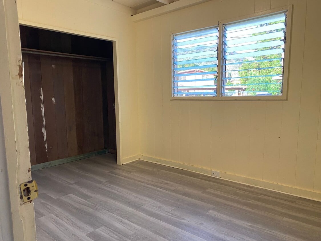 Building Photo - Two Bedroom Duplex