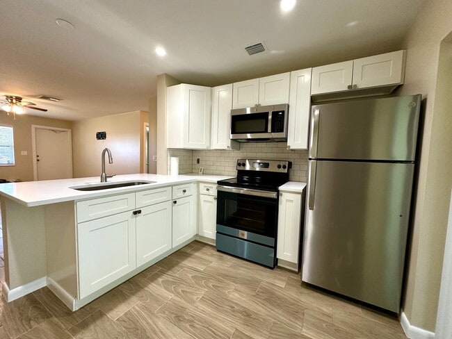 Building Photo - 9162 Sunrise Dr