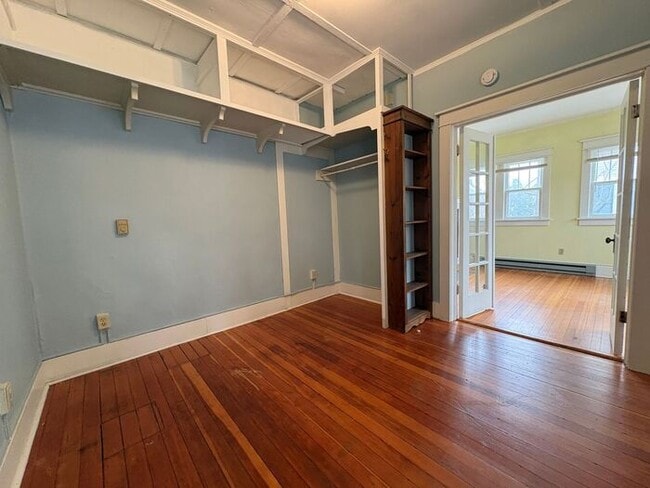 Foto del edificio - $850| 1 Bedroom, 1 Bathroom Front of Building Apartment | No Pets | Available for an Immediate Mo...