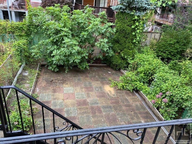 Foto del edificio - GERRITSEN AVENUE