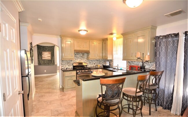 Building Photo - 7423 River Pines Dr