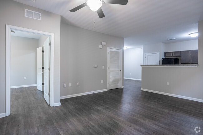 3BR, 2BA - 1,180 SF - Jefferson Grove