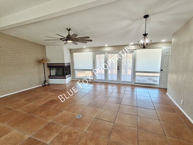 Foto del edificio - 5449 E Holmes St