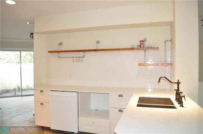 Building Photo - 5222 Majorca Club Dr