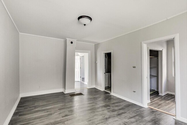 Foto del edificio - 2438 W 25th St