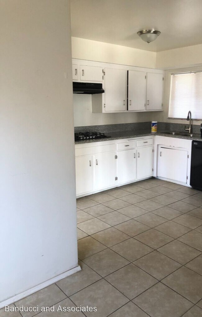 Building Photo - 3 br, 1.5 bath House - 6809 Cranbrook