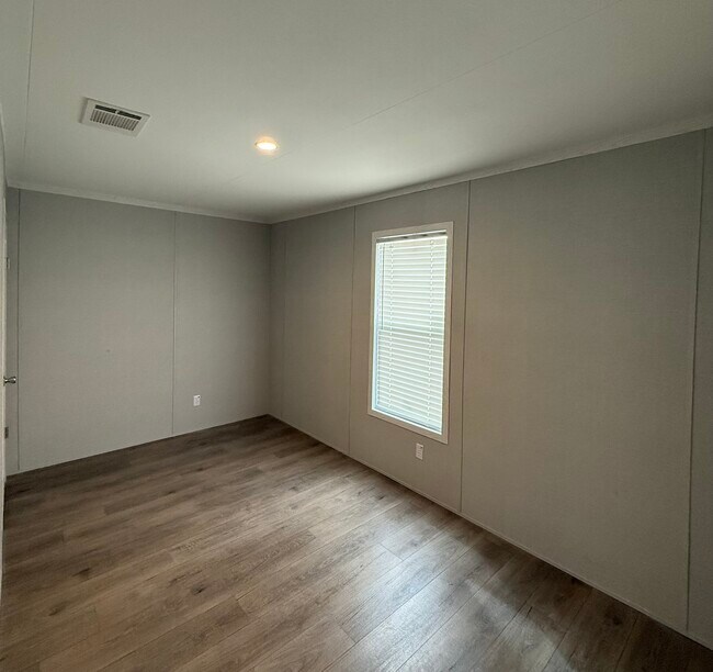 Foto del edificio - 10 River Rd