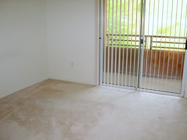 Building Photo - S240