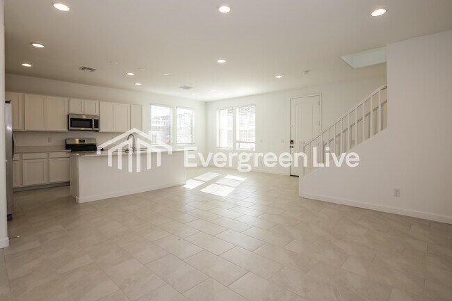 Building Photo - 10138 E Ulysses Ave