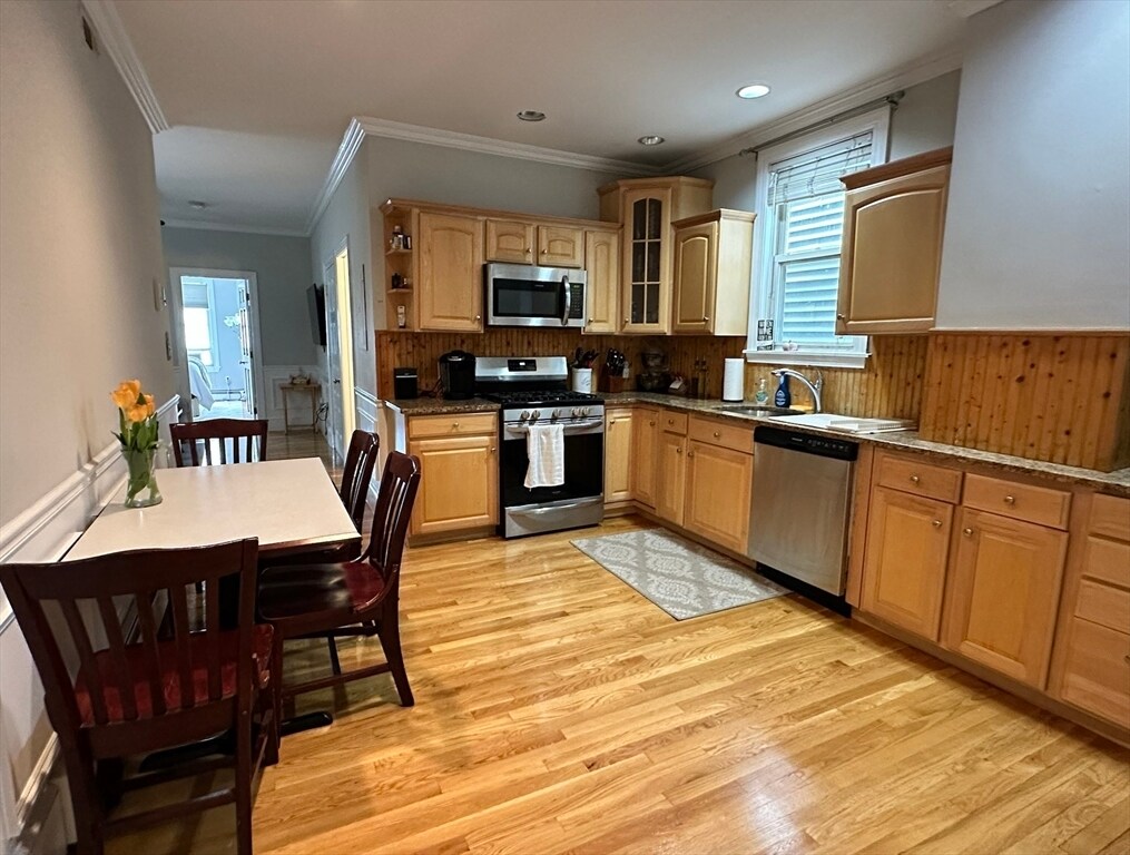 Foto principal - 868 E 2nd St