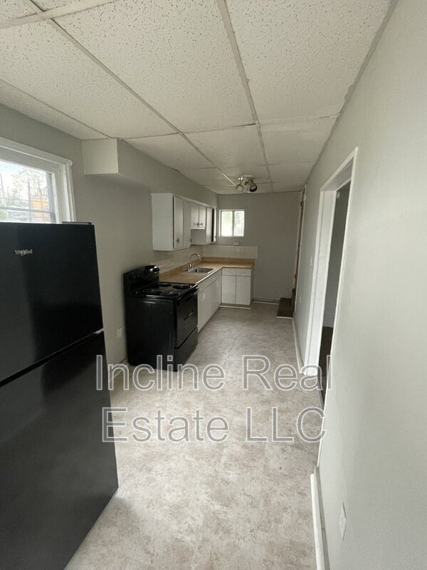 Building Photo - 118 Maple Ave