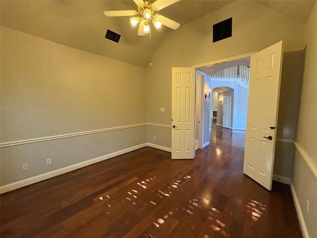 Foto del edificio - 5650 Travis Dr