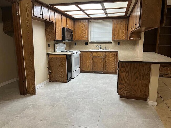 Foto del edificio - 10329 Exter Ave