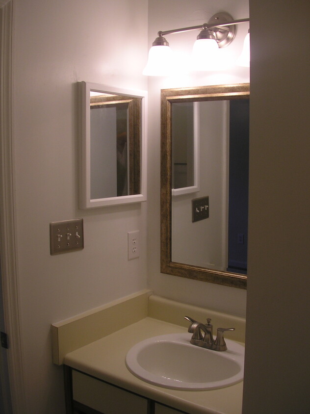 Primary Photo - 500 Wimbledon Ct