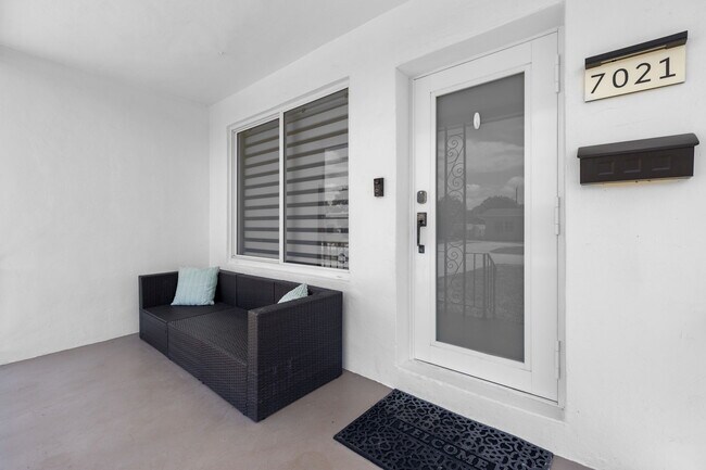 Foto del edificio - 7021 SW 10th Ct