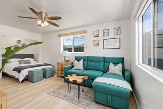 Building Photo - 725 Kingston Ct