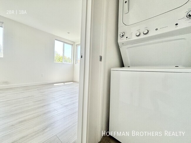 Foto del edificio - 727 Silver Lake Blvd