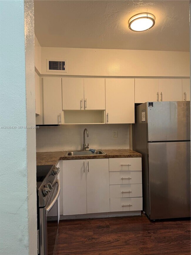 Foto del edificio - 1667 NE Miami Gardens Dr