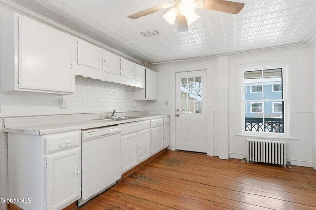 Foto del edificio - 106 Lawrence St