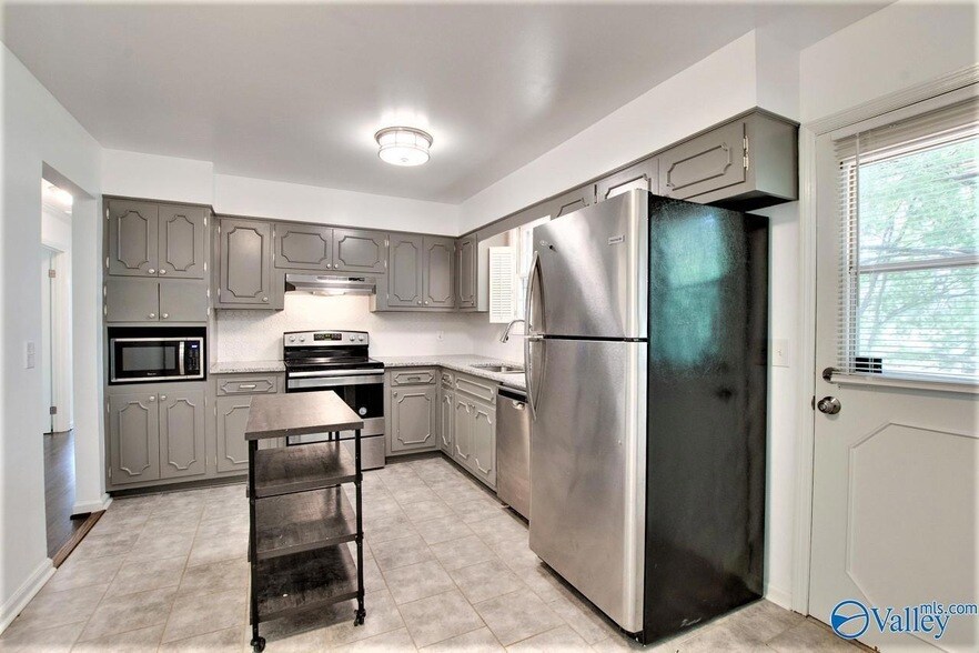 Foto principal - 5630 Woodridge St SW