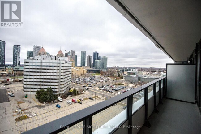 Photo du bâtiment - 4015 The Exchange