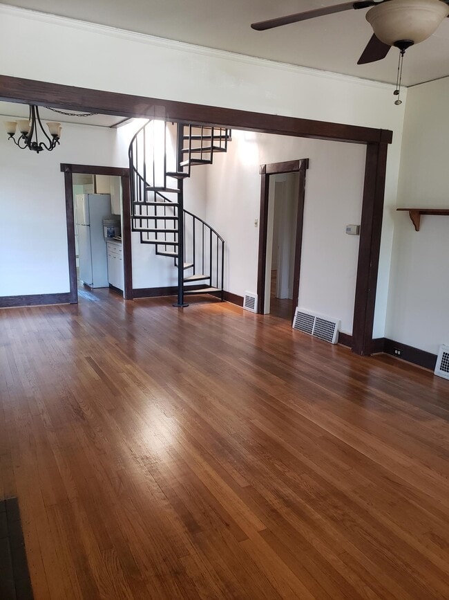 Building Photo - 371 Corona St